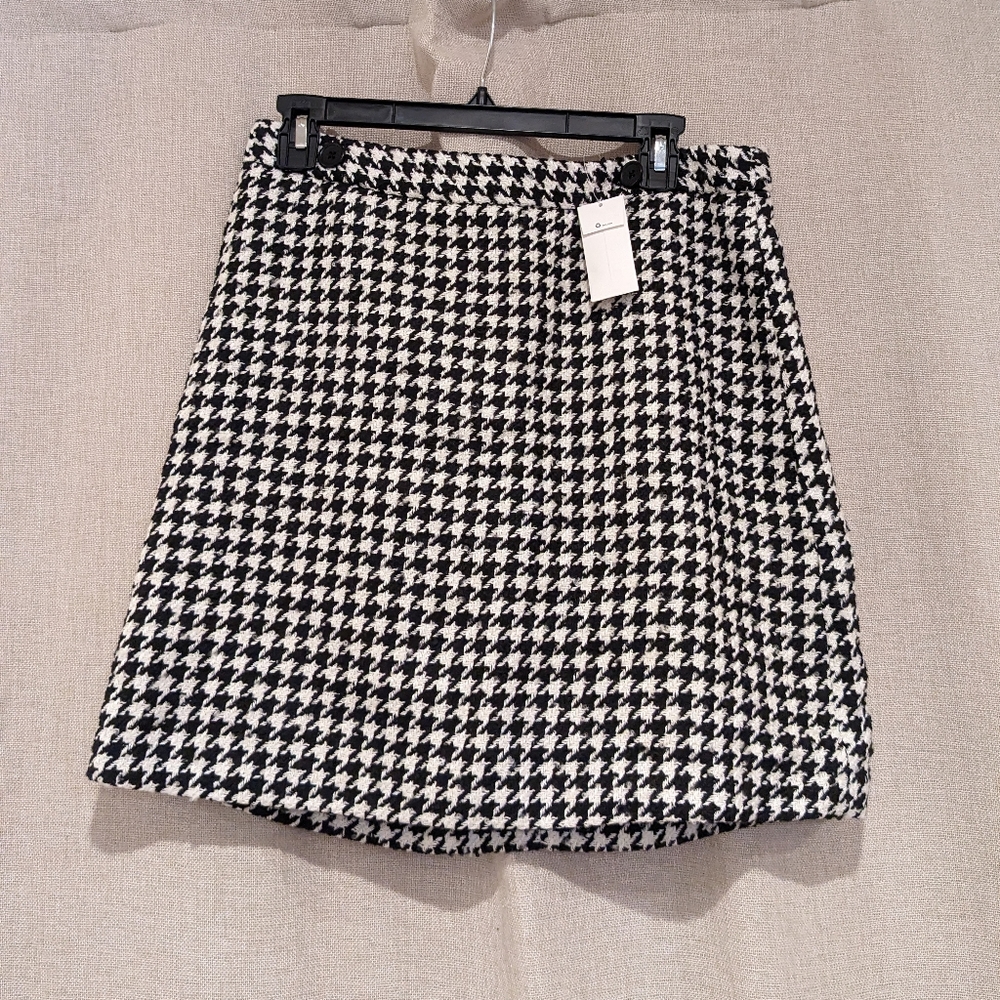Banana Republic Black and White Houndstooth Mini Skirt